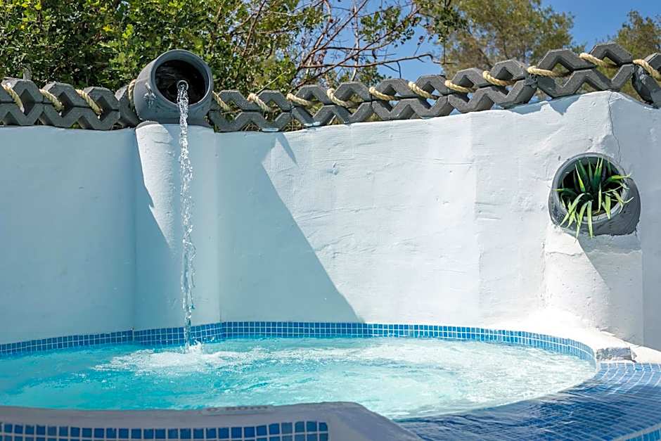 CASA MIKELE by Sarikas - SEA SIDE SUITES and STUDIOS -adults only