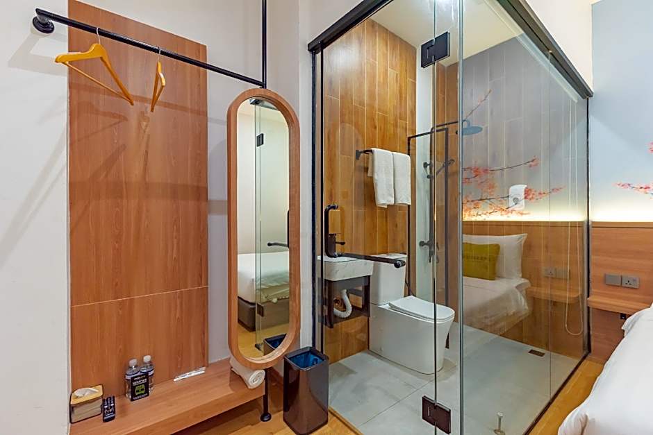 Urbanview Hotel R House Batuaji