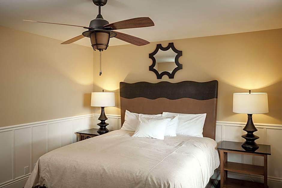 Photo 1 sur 2 de 1 Queen Bed Lodge