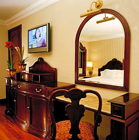 Deluxe Suite with Park Views