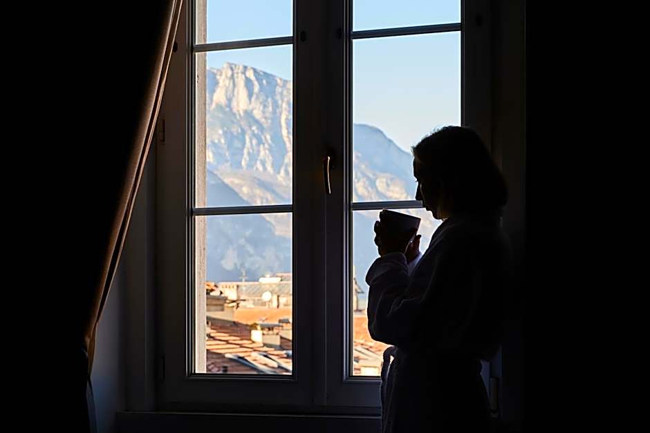 Lainez Rooms & Suites