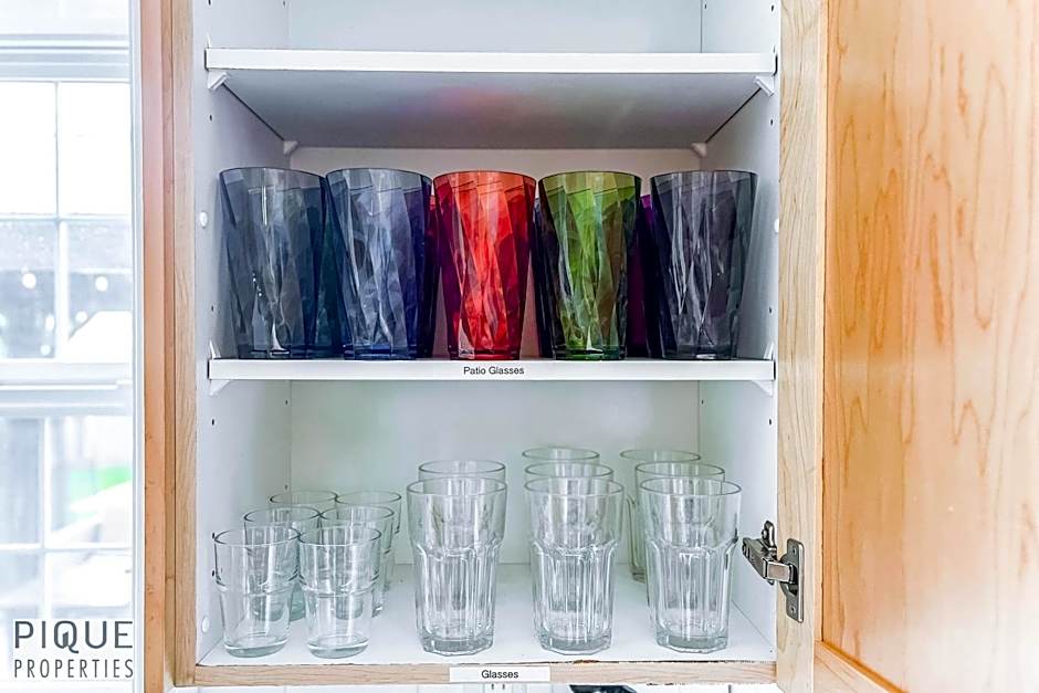 Nordic Spa Retreat - Hot Tub - King Bed- Firepit - BBQ!