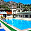 Canada Hotel & Bungalows