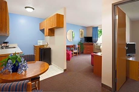 1 King Bed One-Bedroom Suite Non-Smoking
