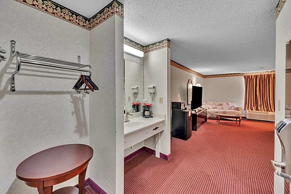 Gray Inn & Suites