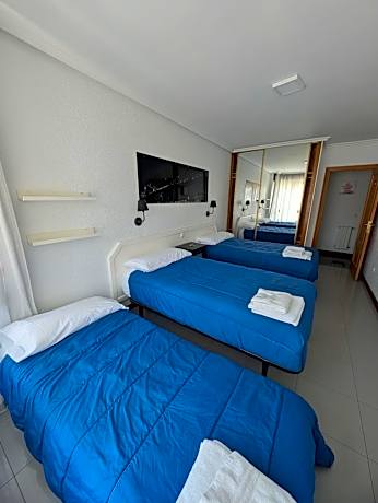 Basic Triple Room with Shared Bathroom