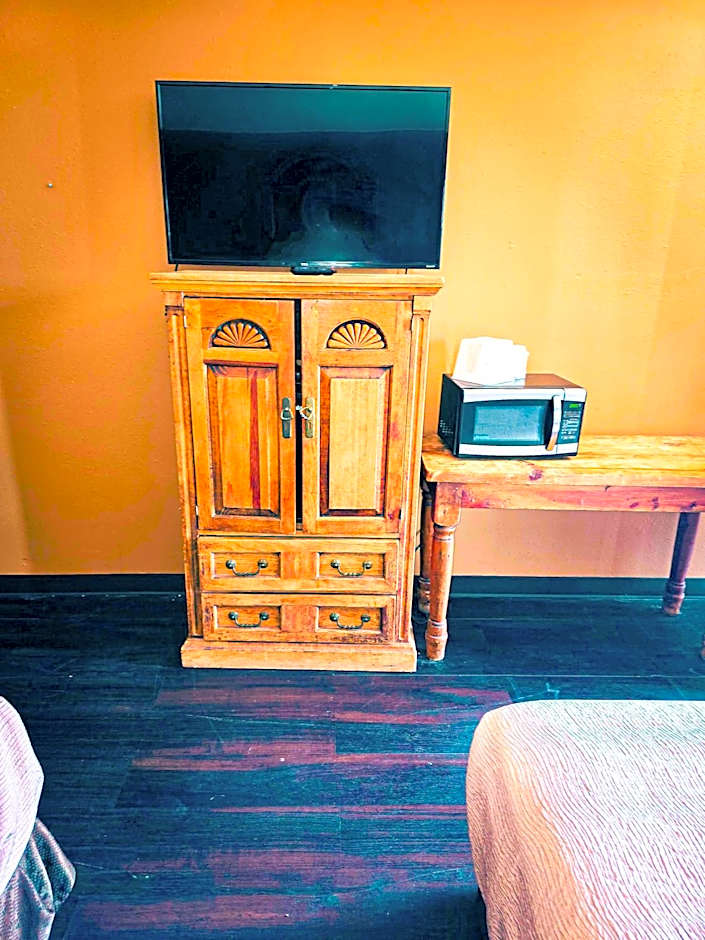 Econo Lodge Eagle Nest