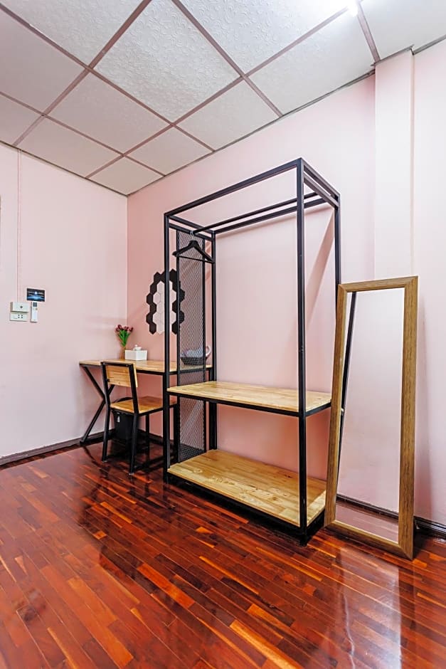 Baan Mee Suk Ayutthaya