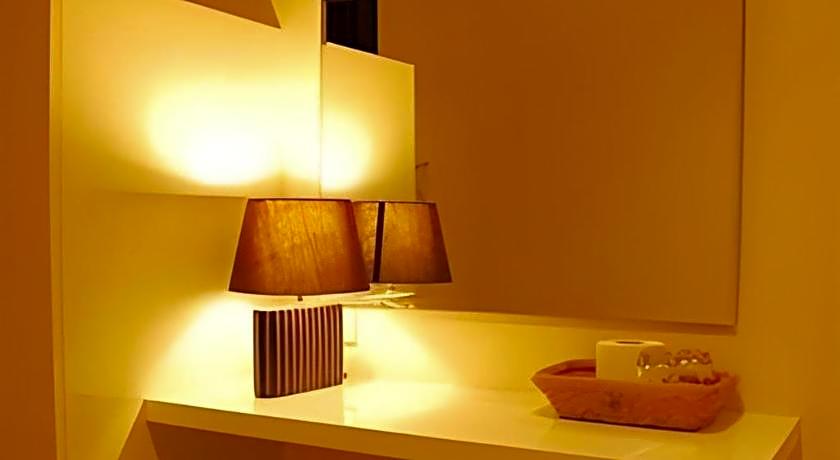 White House Asoke Sukhumvit 18