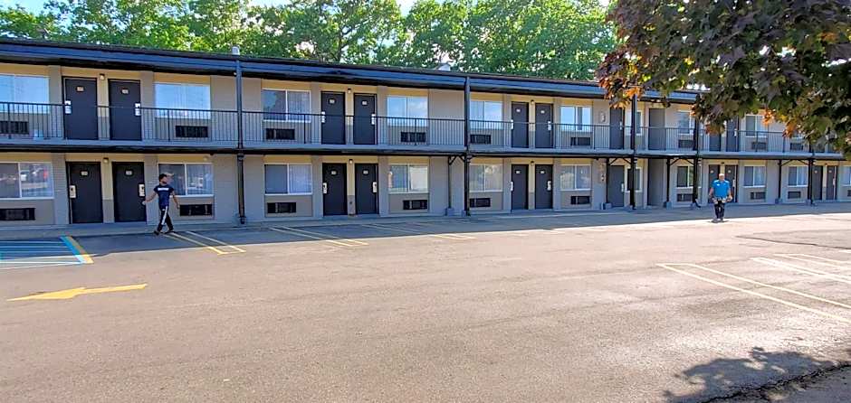 Travelodge by Wyndham Livonia/Canton/Novi Detroit Area