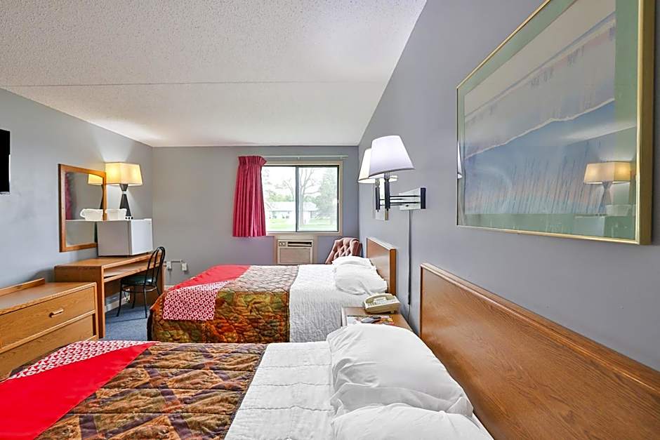 OYO Hotel Pipestone MN, Canterbury Park