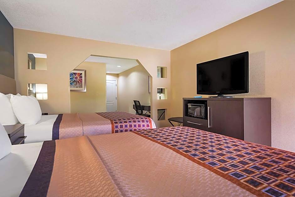 Best Western Bradbury Inn & Suites