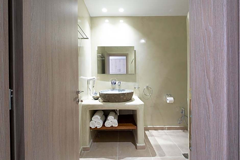 Cyclops Beach Apartments