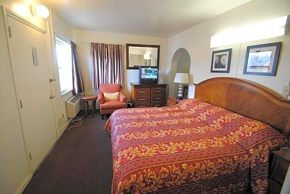 Lee High Inn