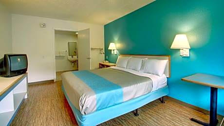 1 King Bed | Mobility Accessible Tub, Nsmk