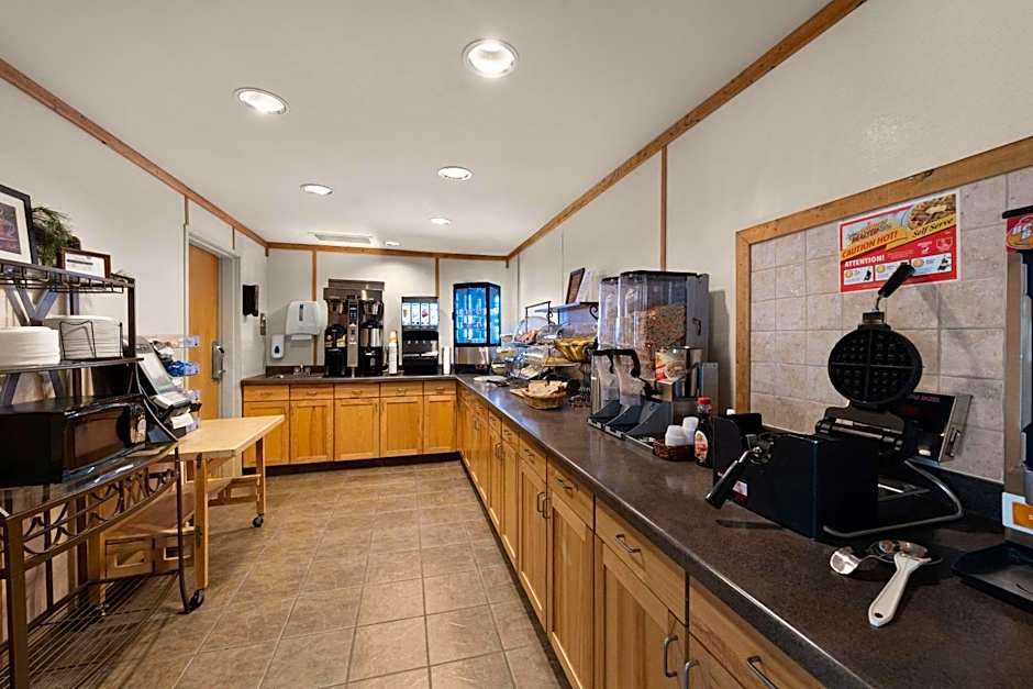 Rodeway Inn & Suites