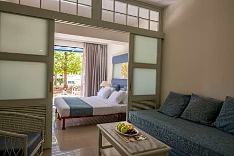 Family Room Garden View