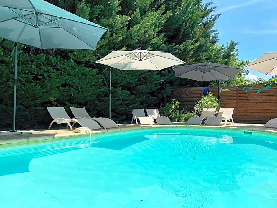 Ô Clair de Lune au cœur de Sarlat - Chambres climatisées - Parking privé - Piscine chauffée - Spa et massages