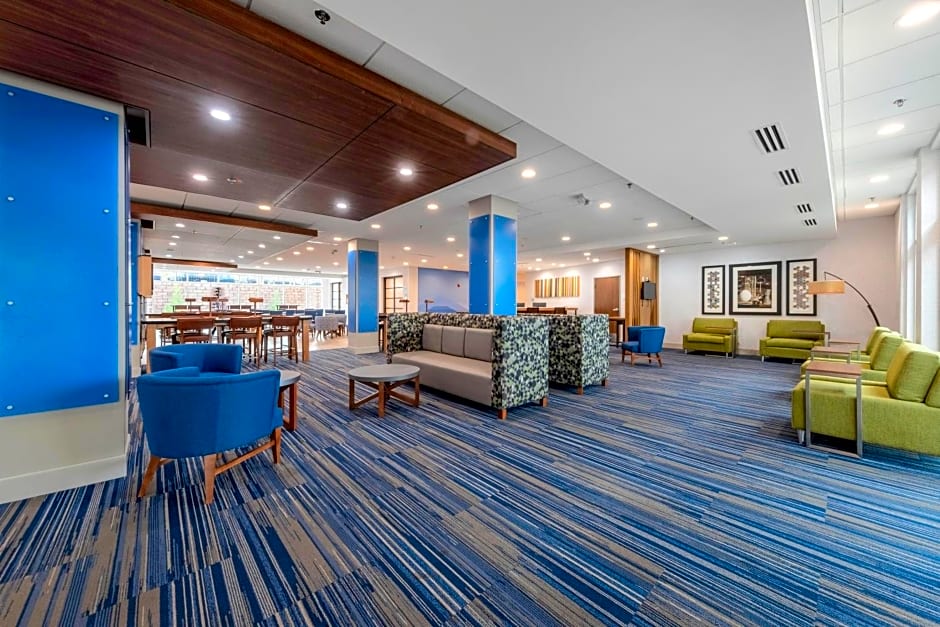 Holiday Inn Express and Suites Staunton By IHG