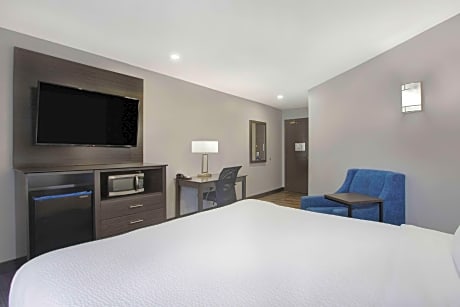 1 King Bed Second Floor Non-Smoking