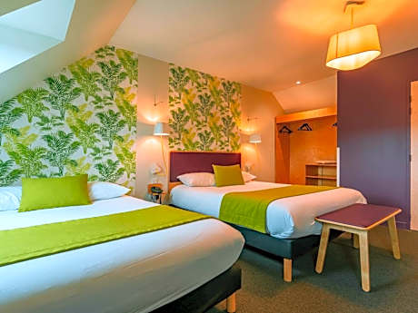 Standard Room with One Double Bed and One Single Bed