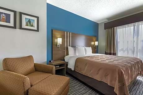 1 King Bed, Nonsmoking