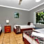Cairns Reef Apartments & Motel