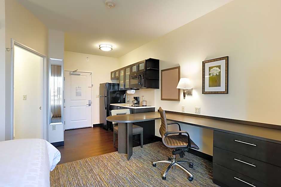 Candlewood Suites Lenexa - Overland Park Area By IHG