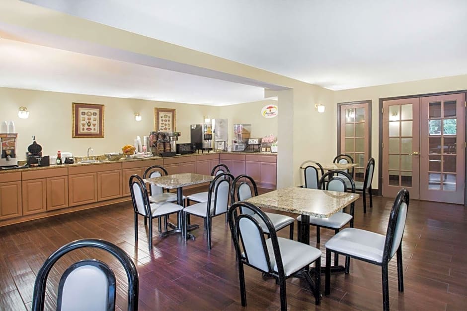 Super 8 by Wyndham Oxford