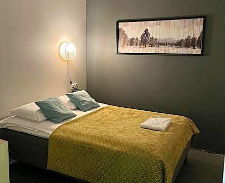 Budget Double Room with Shared Bathroom without window