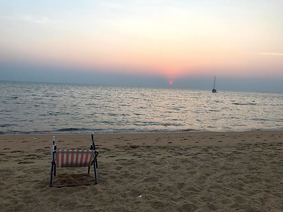 A title Guestel jomtien