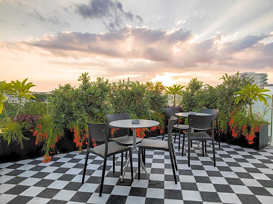 LIV URBAN Suites