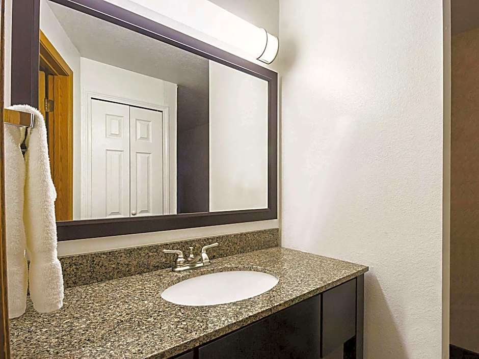 La Quinta Inn & Suites by Wyndham Woodburn