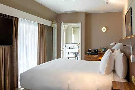 Emerald King Guest Room