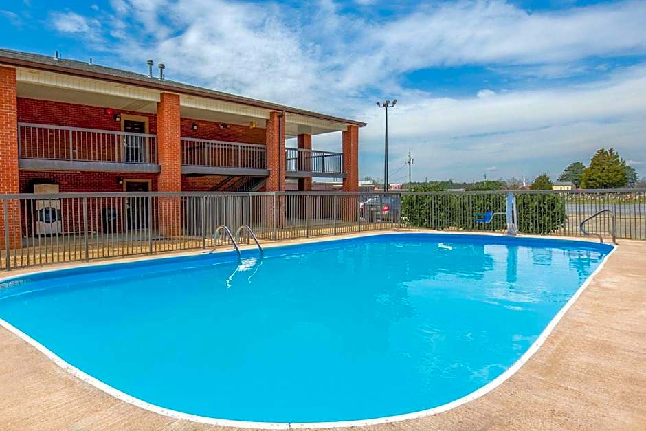 Days Inn by Wyndham Childersburg