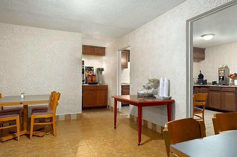 Days Inn by Wyndham Brunswick/St. Simons Area