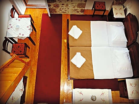 Quadruple Room - Split Level with Side Sea View