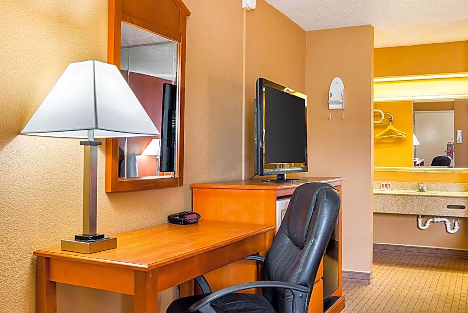Econo Lodge Jacksonville near Little Rock Air Force Base