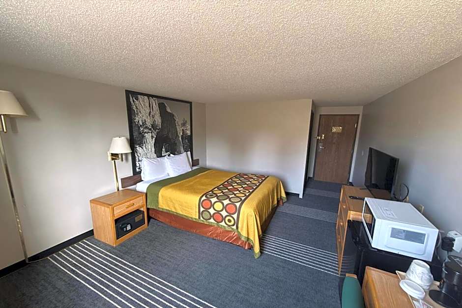 Photo 1 of 4 of 1 Queen Bed