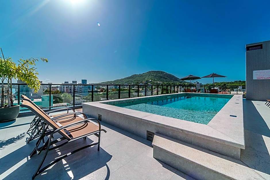 Adra 105 - Excelente apartamento no centro de Bombinhas - Rooftop com piscina e academia - À poucos metros da praia - (Consultar serviços de roupas de cama e banho)