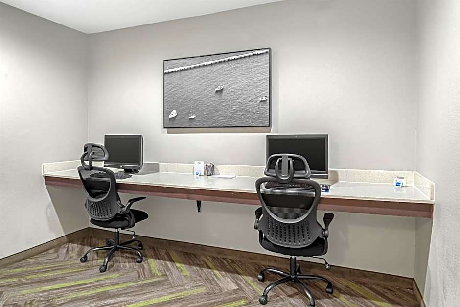 Best Western Plus Bay City Inn & Suites