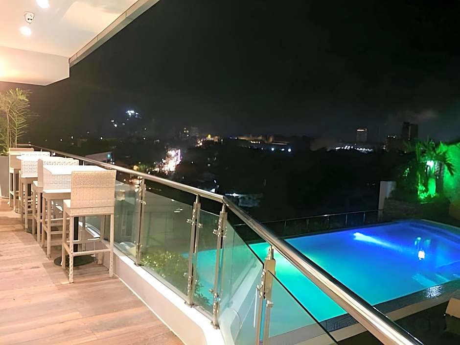 J7 Plaza Hotel