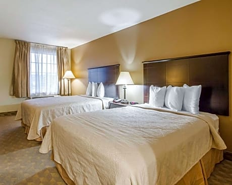 2 Double Beds, Smoking