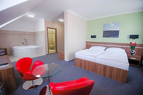 Double Room with Spa Bath - Annex Building