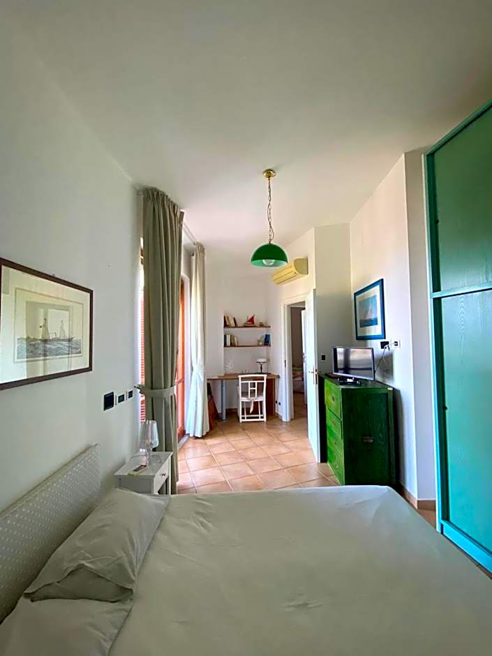 VelaLatina Residence B&B Soverato - Camera Maestrale & Camera Tramontana