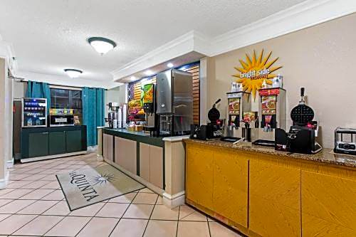 La Quinta Inn & Suites by Wyndham Denver Northglenn