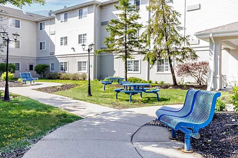 Studio 6 Toronto - Mississauga