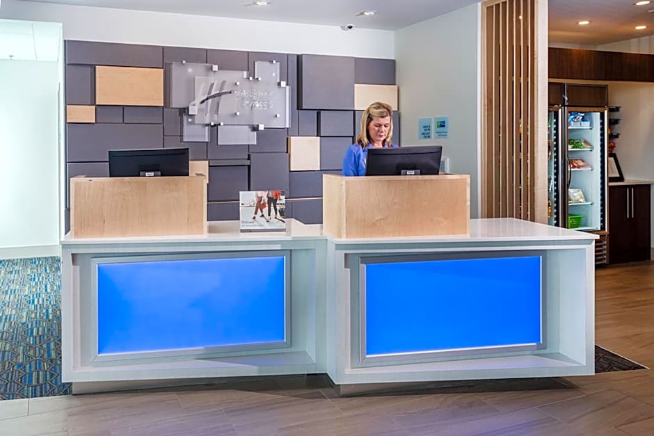 Holiday Inn Express & Suites Rice Lake By IHG