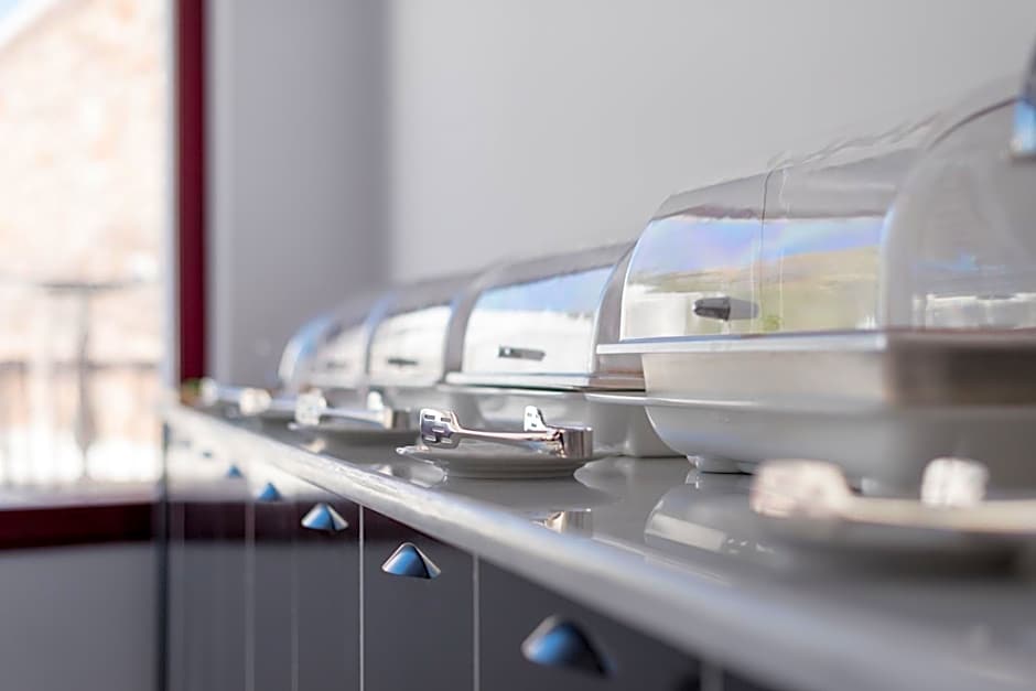 MAR n MAR CROWN HOTEL-SUITES