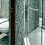 Goldstar Resort & Suites